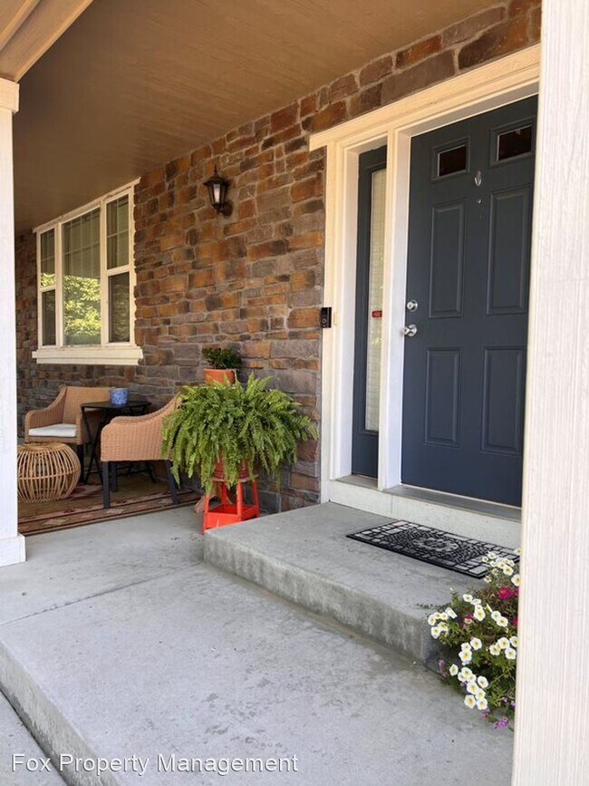 Foto del edificio - 4 br, 2.5 bath House - 4940 Monarch Drive