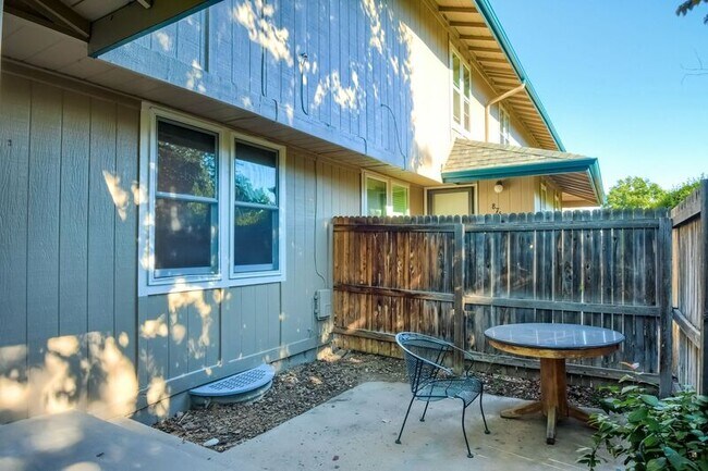 Foto del edificio - 8759 E Roundtree Ave