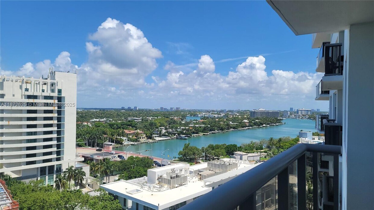 Primary Photo - 6039 Collins Ave