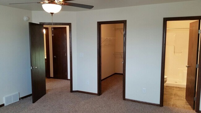 Foto del edificio - Spacious 3-bedroom, 3-bathroom house