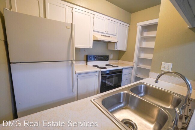 Building Photo - 1 br, 1.5 bath House - 811 Redbird Ln