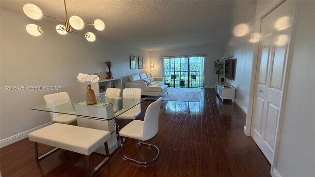 Foto del edificio - 16551 Blatt Blvd