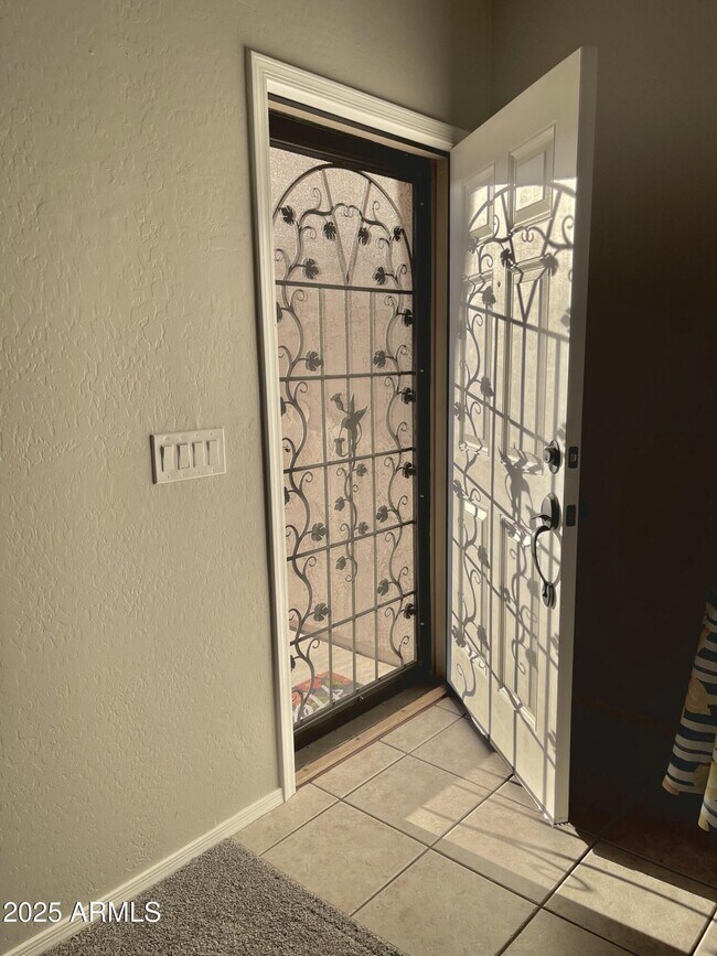 Foto del edificio - 3613 N 127th Dr