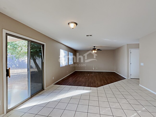 Building Photo - 1117 E Dust Devil Dr