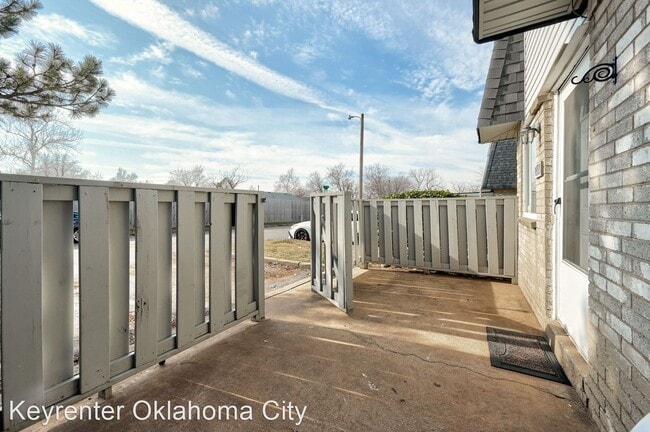 Building Photo - 3 br, 3 bath House - 1633 Claudia Dr