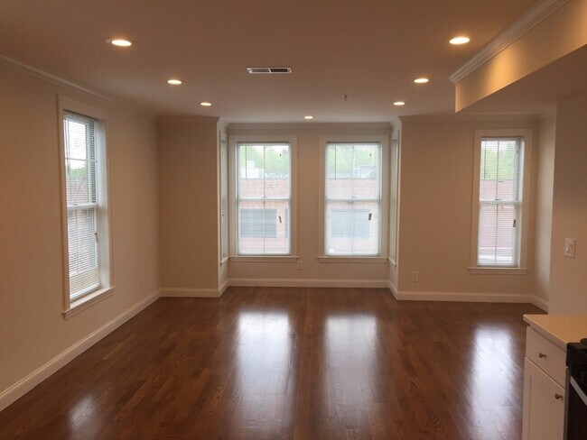 Foto del edificio - 2747 Washington St