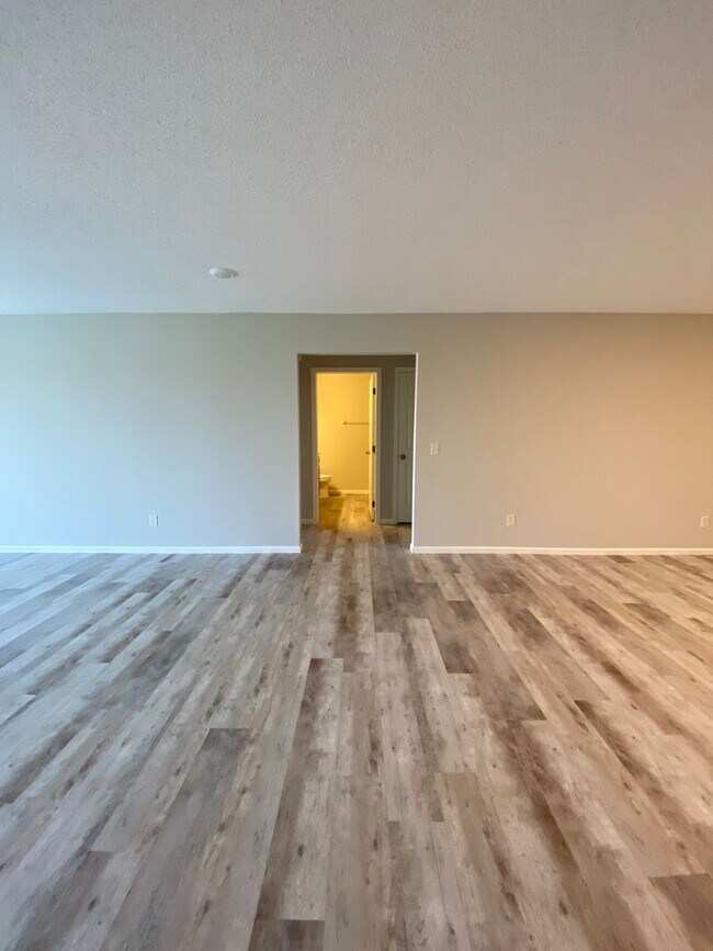 Foto del edificio - 1551 Gunston Dr