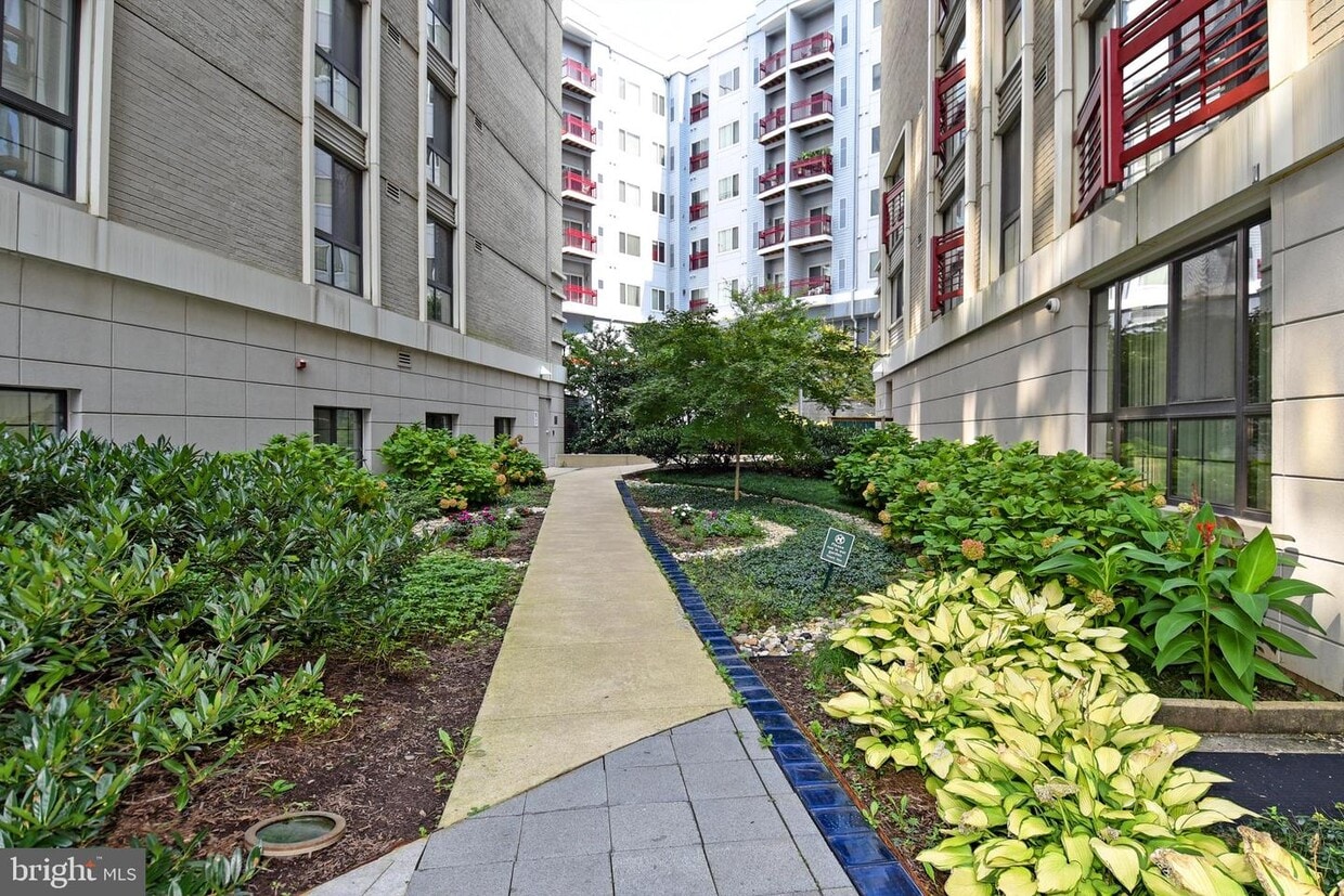 7915 Eastern Ave NW Unit 711, Silver Spring, MD 20910 Condo for Rent