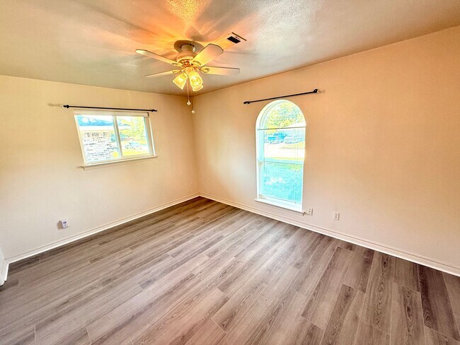 Foto del edificio - 2217 Indian Creek Dr