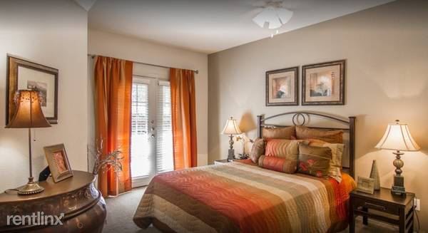 Foto principal - 2 br, 2 bath Apartment - 2803 COLE AVE