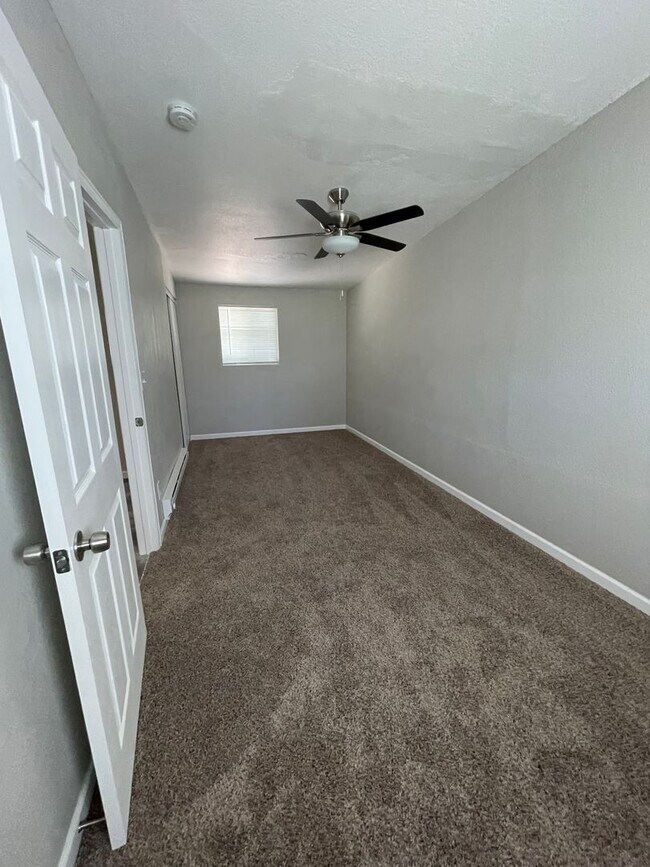 Building Photo - newly renovated, and in a essential locati...