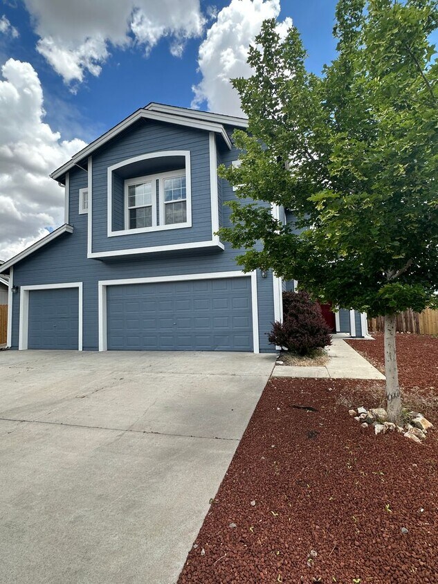 Primary Photo - 4 bedrooms, 2 1/2 Baths with a 3 Car Garag...