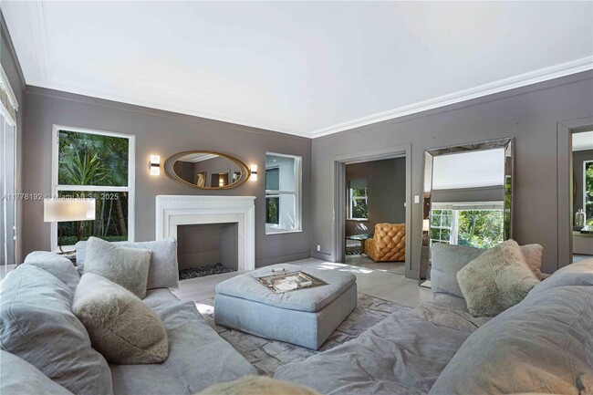 Building Photo - 5650 Pine Tree Dr