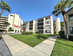 Building Photo - 2324 S Cypress Bend Dr