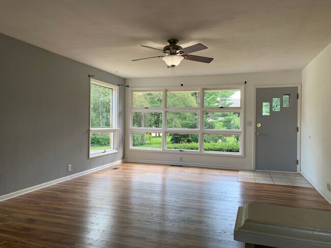 Foto del edificio - Available Now!