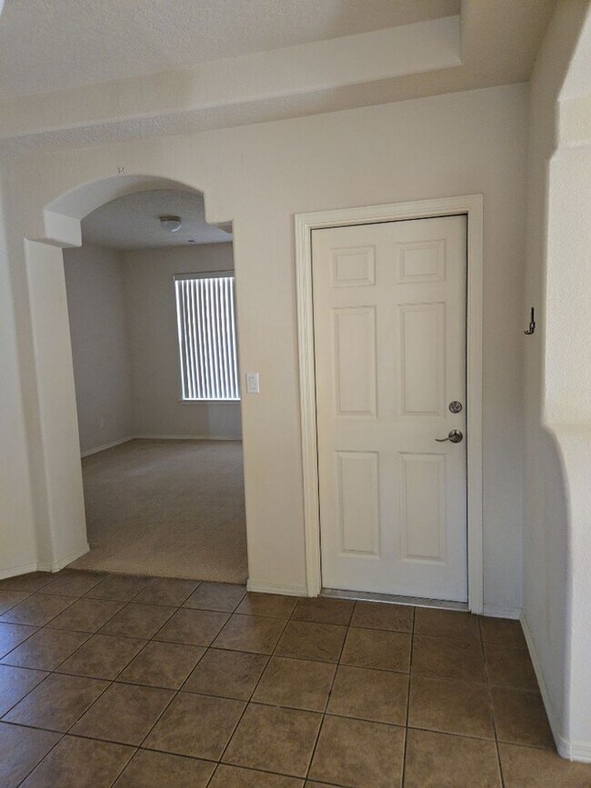 Building Photo - 45 Willow Trace Ct
