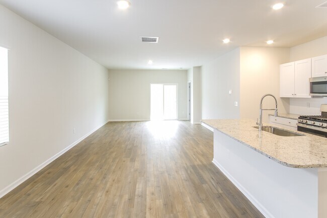 Foto del edificio - 331 Hillwood Ct
