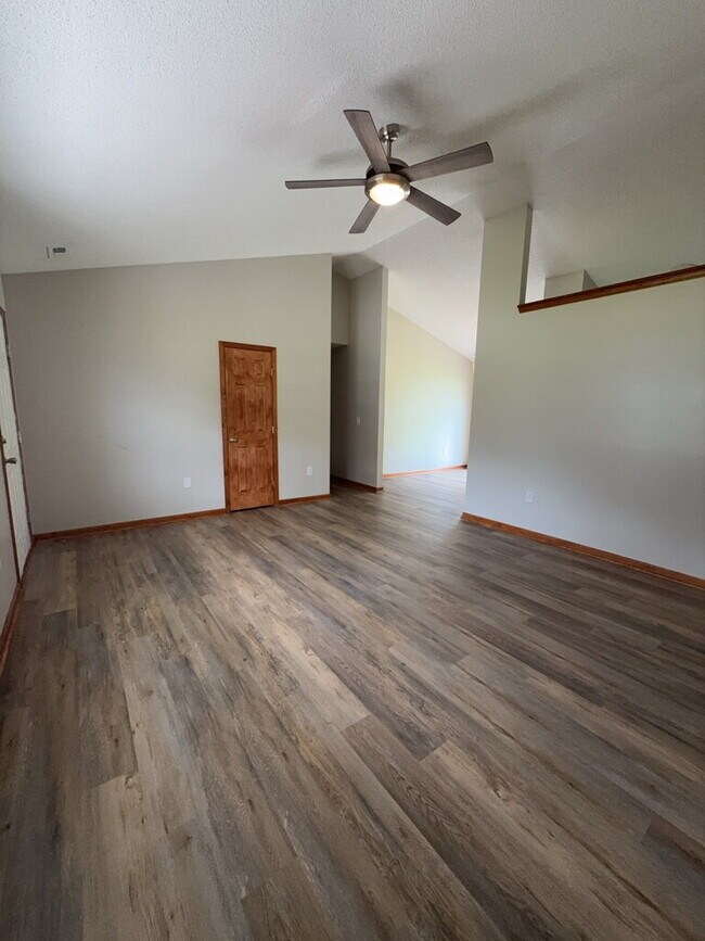 Foto del edificio - 133 Lawndale Ln