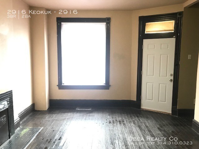 Building Photo - 3 Bedroom Apartment