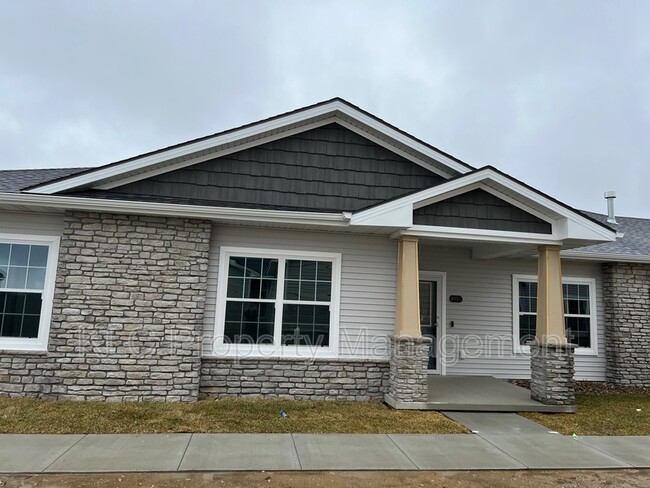 Building Photo - 8951 Calpurnia Dr