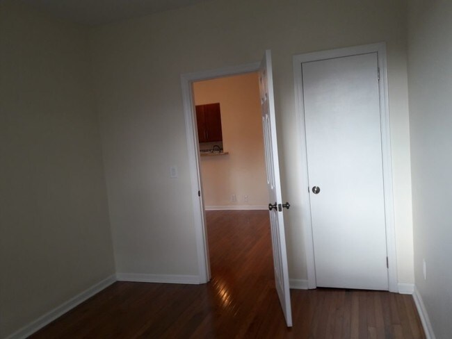 Building Photo - 825 Troy Ave