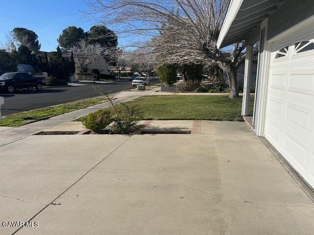 Building Photo - 431 Fantasy St