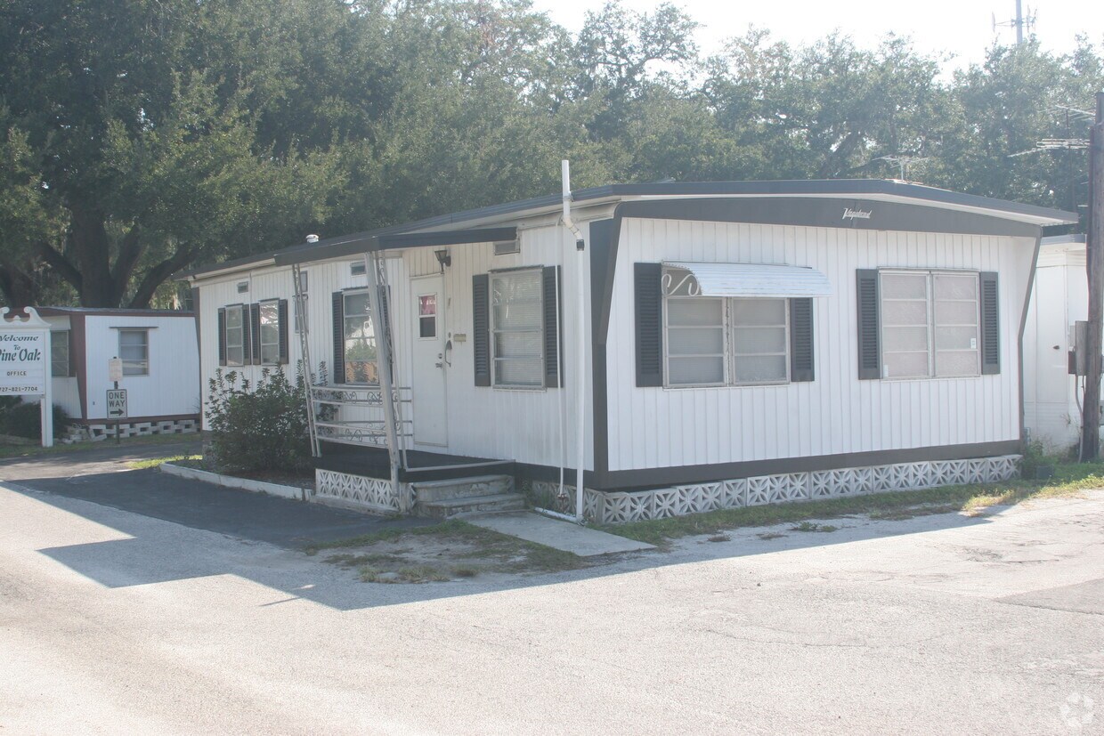 Foto del edificio - Pine Oak Trailer Court