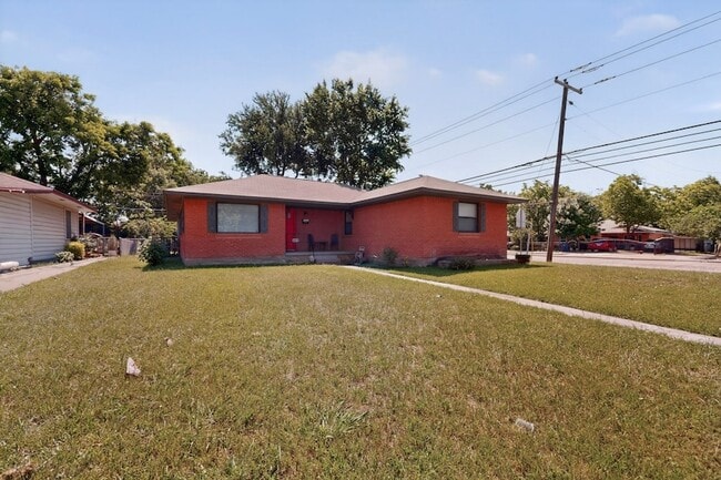 Building Photo - 2104 Hillburn Dr