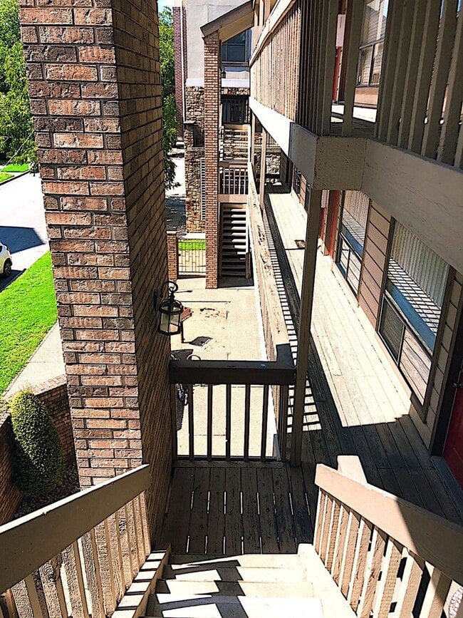 Building Photo - PEARL WEST CAMPUS - LOFTED 2BD/1BA  - $1250