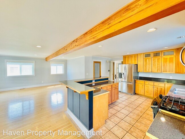 Foto del edificio - 5 br, 3.5 bath House - 7553 30th Ave SW