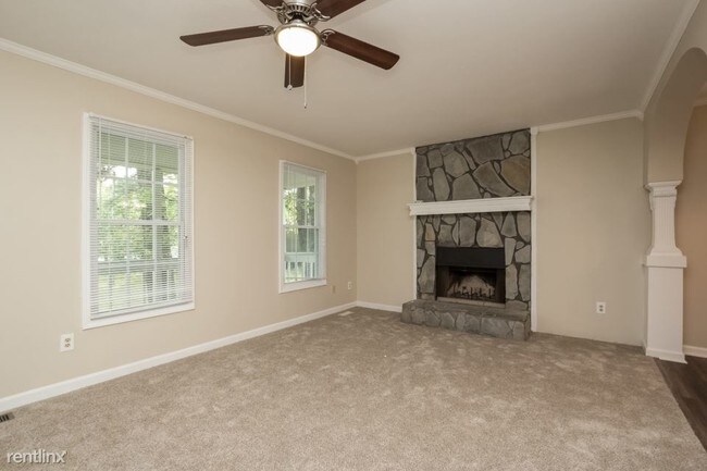 Building Photo - 80 Meadowbrook Ln