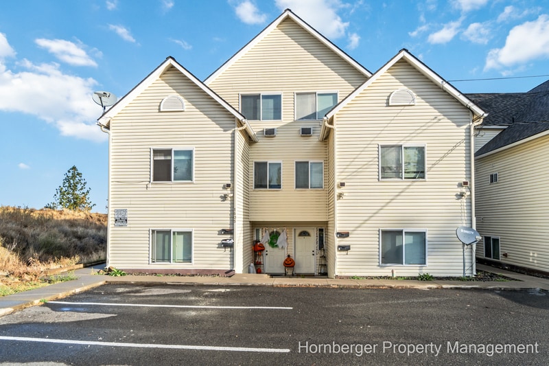 Primary Photo - 1605 E Hartson Ave
