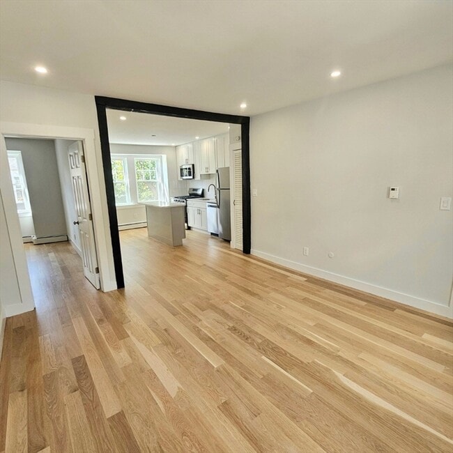 Building Photo - 23 Roberts St