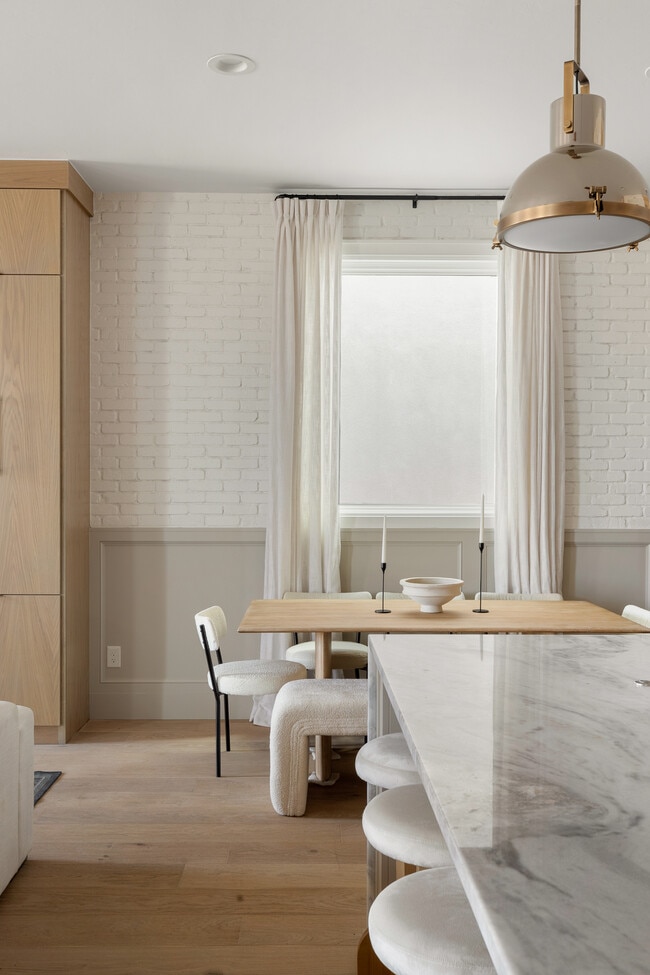 Building Photo - Highland Row