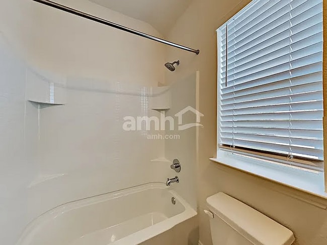 Foto del edificio - 2706 Lillybrook Ln