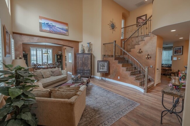 Building Photo - 4 Bedroom Home with Pool for Rent in Valen...