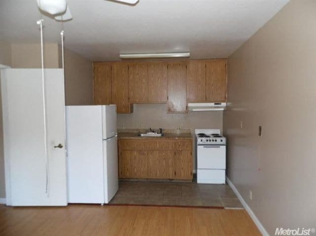 Building Photo - 894 El Camino Ave