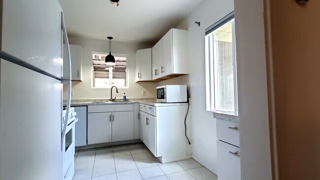 Foto del edificio - 575 W Guest House Rd