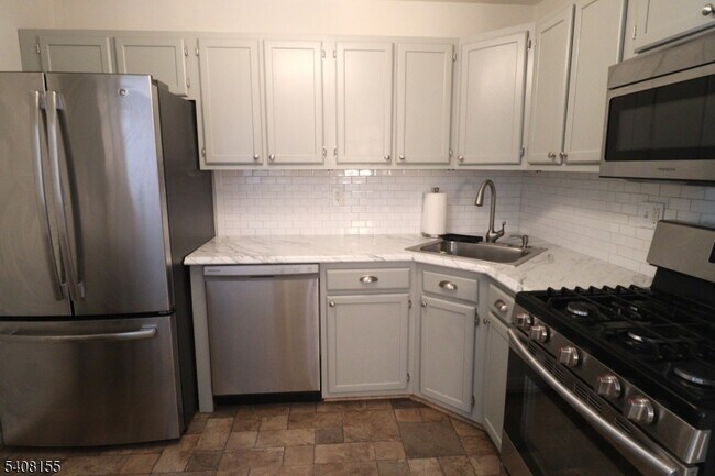 Foto del edificio - 11 Brookside Ln