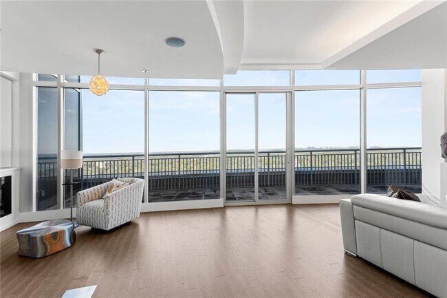 Foto del edificio - 3338 Peachtree Rd NE