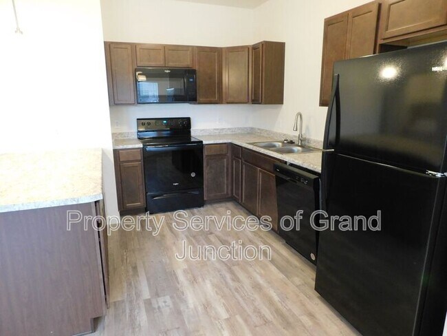 Building Photo - 658 Brookwillow Dr