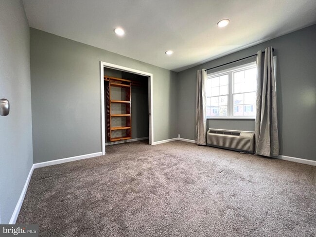 Building Photo - 108 N Baylor Dr