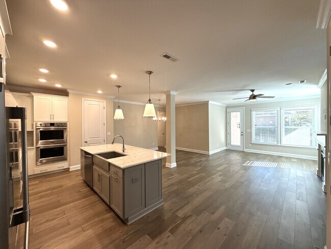 Foto del edificio - T.R. Lawing Realty Property