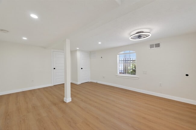 Building Photo - 2118 Webster St