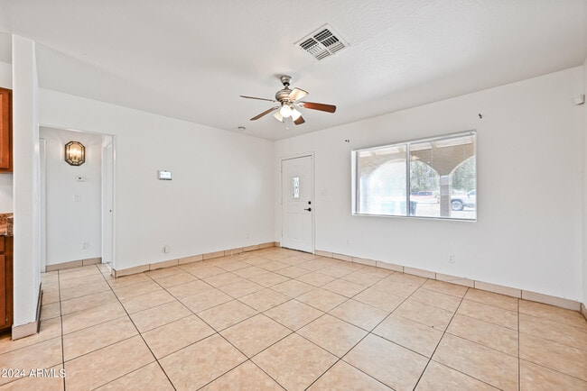 Building Photo - 1527 W Sonora St