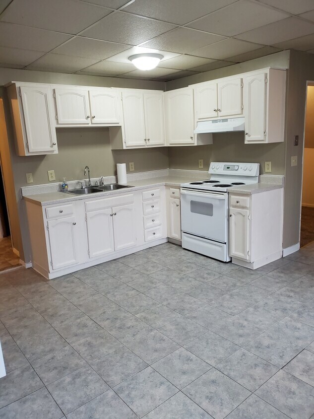 Kitchen - 618 Grant St