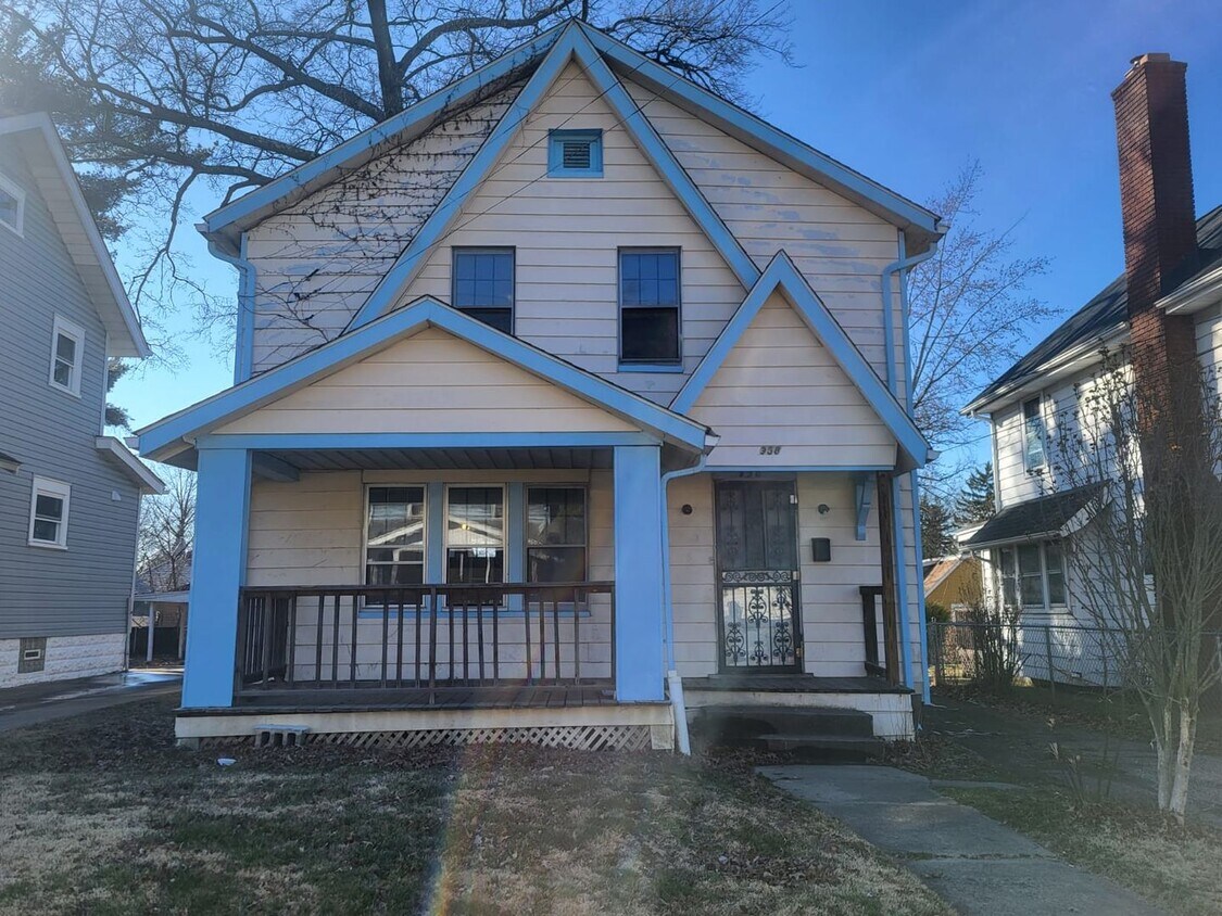Primary Photo - 958 Mercer Ave
