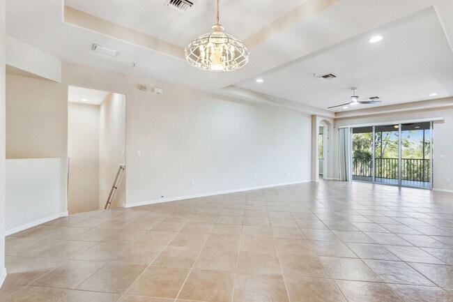 Foto del edificio - ** AVIANO AT NAPLES ** 3 BED / 2 BATH - CARRIAGE HOME - GARAGE - CENTRAL NAPLES - ANNUAL RENTAL