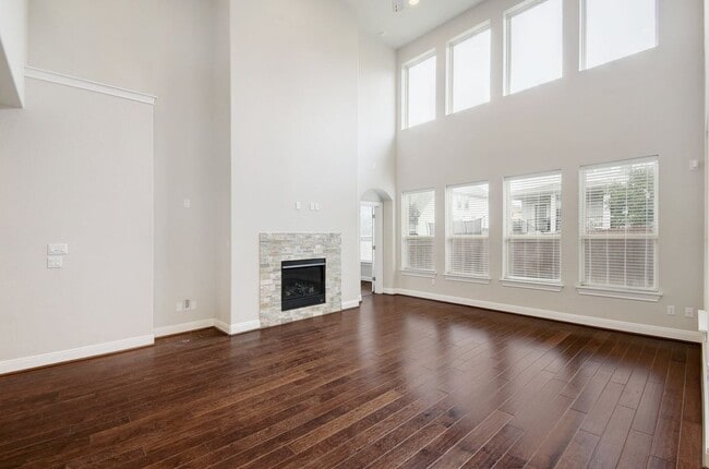 Building Photo - 5644 Siragusa Dr