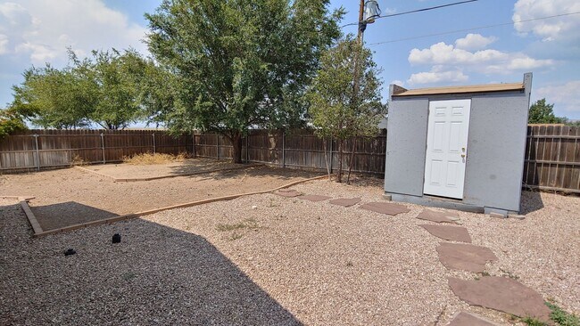 Building Photo - CUTE 3 BEDROOM 2 BATH PAULDEN HOME!
